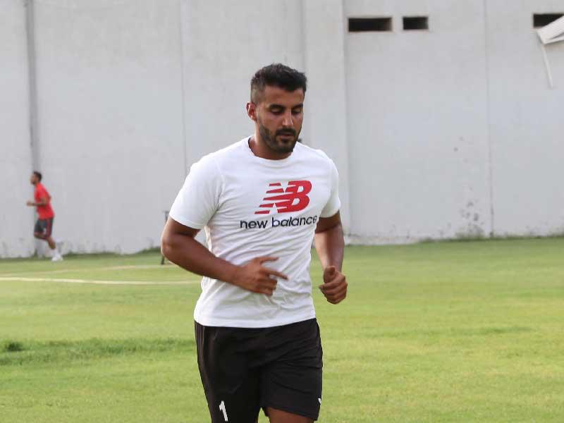  حارس مرمى الفريق الأول لكرة اليد بالنادي عبدالعزيز الظفيري