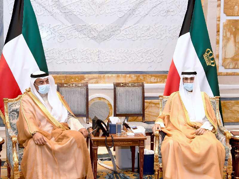  صاحب السمو أمير البلاد الشيخ نواف الأحمد مستقبلا رئيس مجلس الوزراء سمو الشيخ صباح الخالد أمس