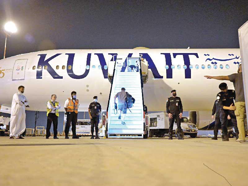 جانب من المشاركة الكويتية في نقل أميركيين ودبلوماسيين قادمين من كابول إلى الولايات المتحدة ودول أخرىn