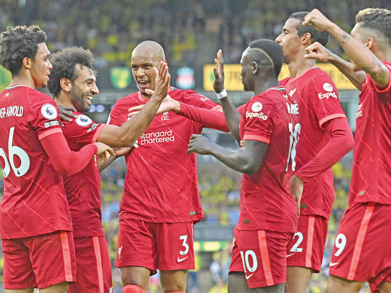 فرحة لاعبي ليفربول بالفوز في المباراة السابقة 