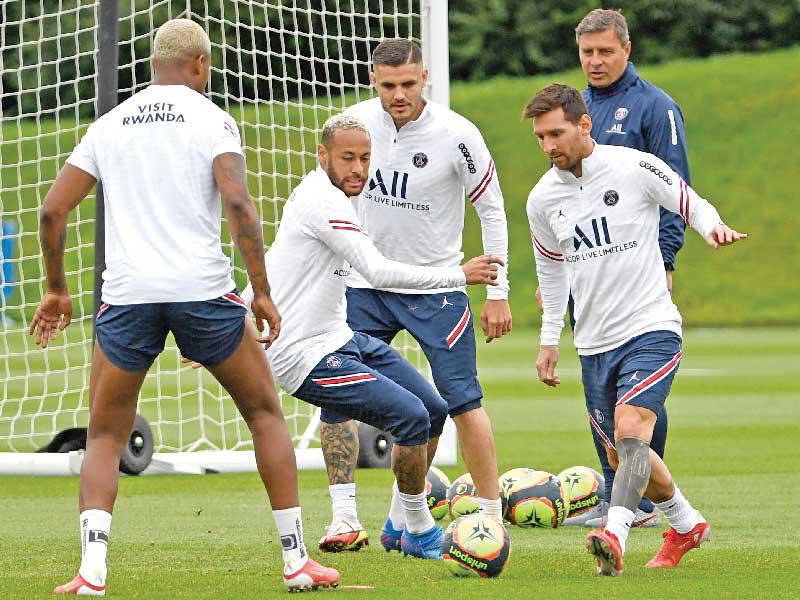 جانب من استعدادات باريس سان جيرمان للمباراة