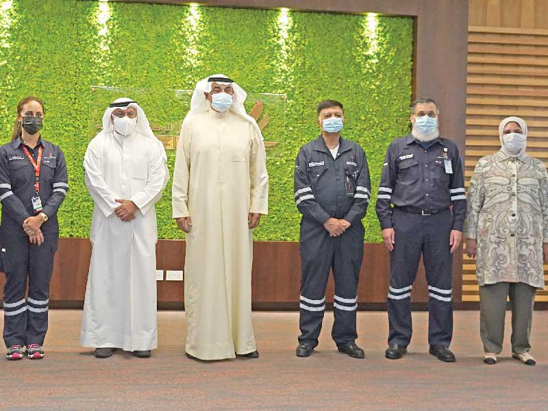 رئيس مجلس الوزراء سمو الشيخ صباح الخالد في لقطة تذكارية مع القيادات النفطية أمس