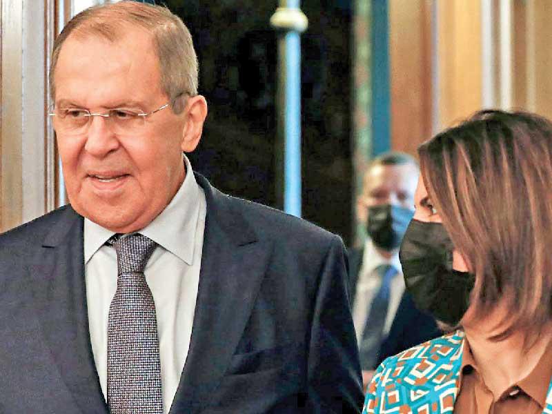 وزيرة الخارجية بحكومة الوحدة الليبية نجلاء المنقوش مع نظيرها الروسي سيرغي لافروف 