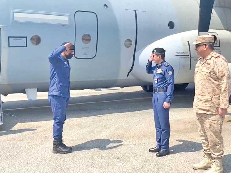 وفد الإطفاء لدى وصوله إلى البلاد بعد مشاركته في إخماد الحرائق بتركيا