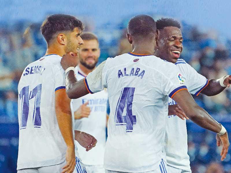 جانب من فرحة لاعبي ريال مدريد خلال الجولة السابقة 