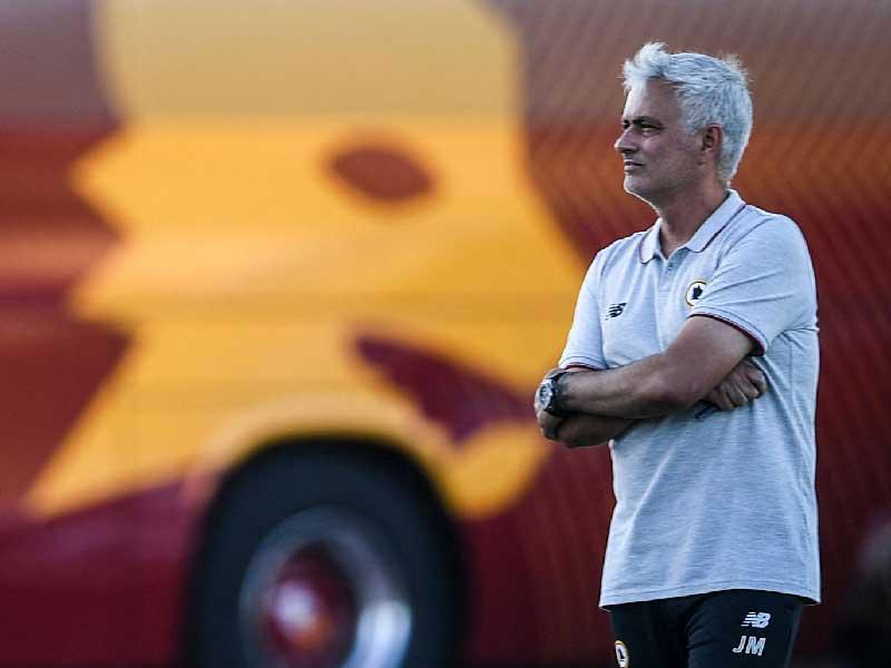  المدرب البرتغالي جوزيه مورينيو 