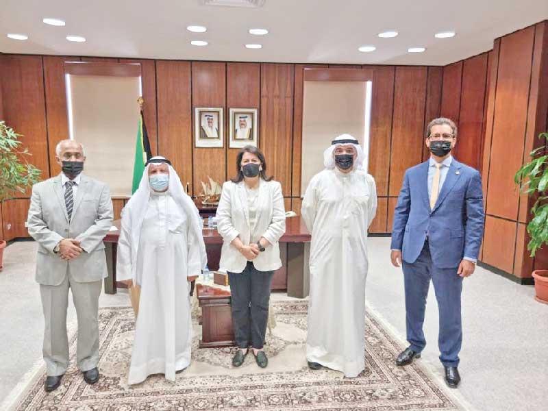 وزير الأشغال العامة وزير الدولة لشؤون الاتصالات وتكنولوجيا المعلومات د. رنا الفارس  خلال استقبالها وفداً من جمعية العلوم والتكنولوجيا والابتكار