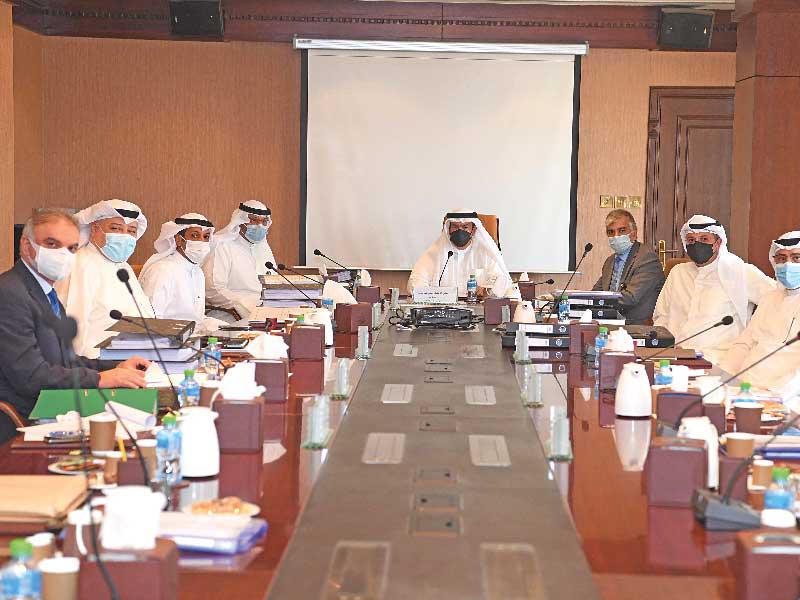  وزير التربية رئيس مجلس إدارة الهيئة العامة للتعليــــم التطبيــــقي والتــــدريـــــــب د. علي المضف مترئساً اجتماع مجلس إدارة الهيئة