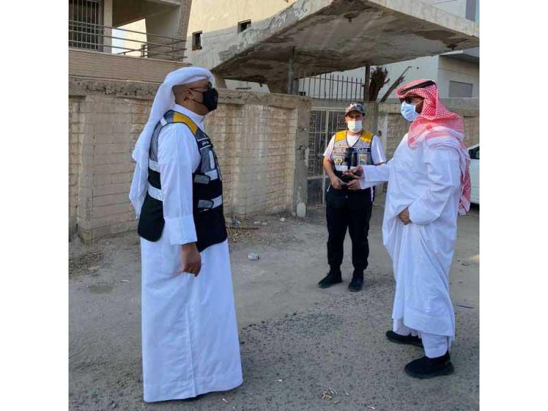  محافظ العاصمة الشيخ طلال الخالد خلال جولة في منطقة القادسية