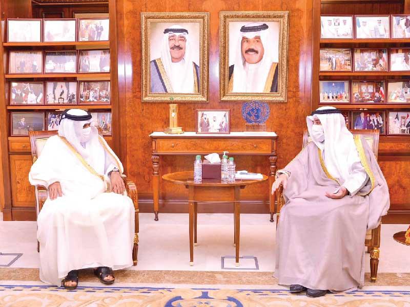 وزير الخارجية وزير الدولة لشؤون مجلس الوزراء الشيخ الدكتور أحمد الناصر خلال لقائه سفير قطر أمس