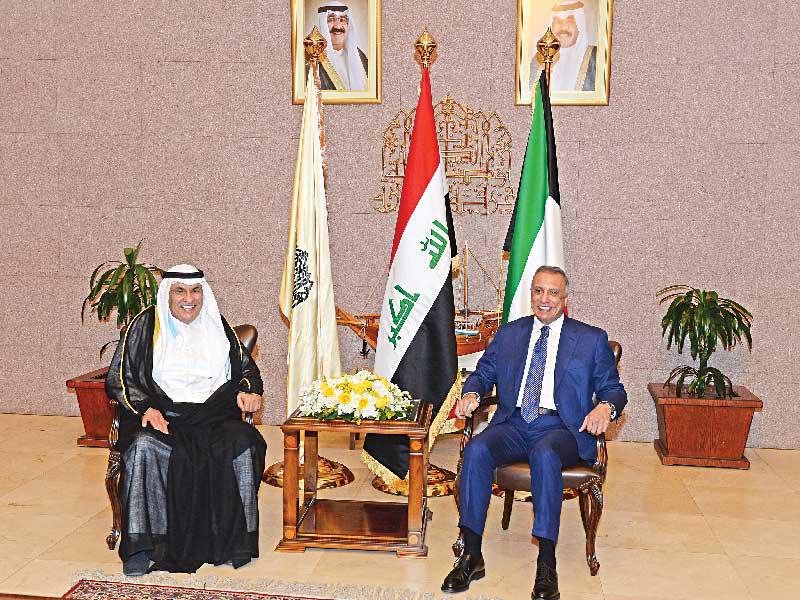 الكاظمي خلال زيارته غرفة التجارة أمس الأول وفي استقباله محمد الصقرn