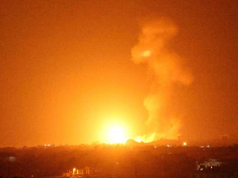 إسرائيل تقصف مواقع لـ«حماس» في غزة