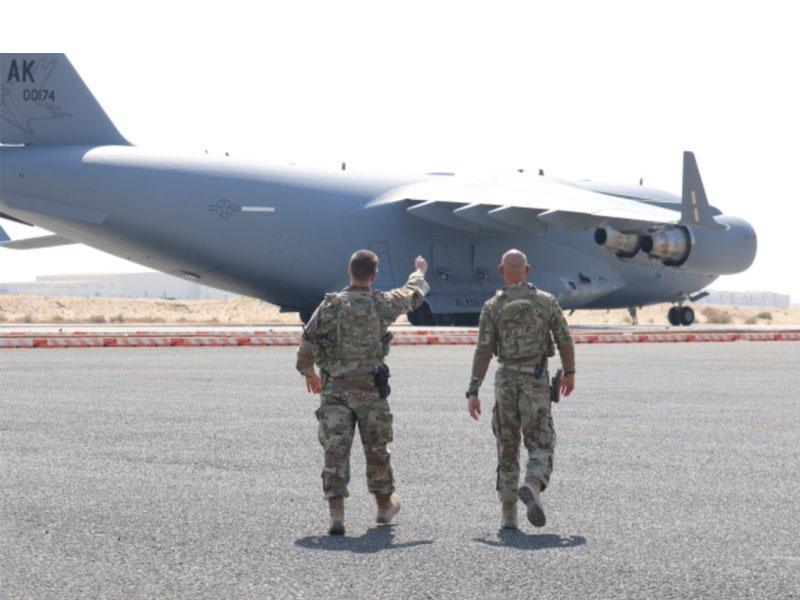 الكويت تستقبل أول دفعة إجلاء للأفغان 