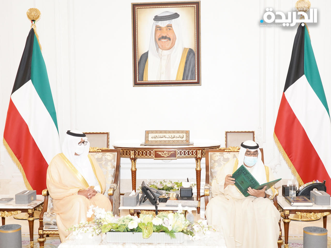 ولي العهد مستقبلاً سفير خادم الحرمين أمس