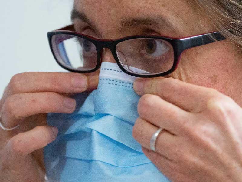 كم قناعاً يجب ارتداؤه لتجنب «كورونا»؟n