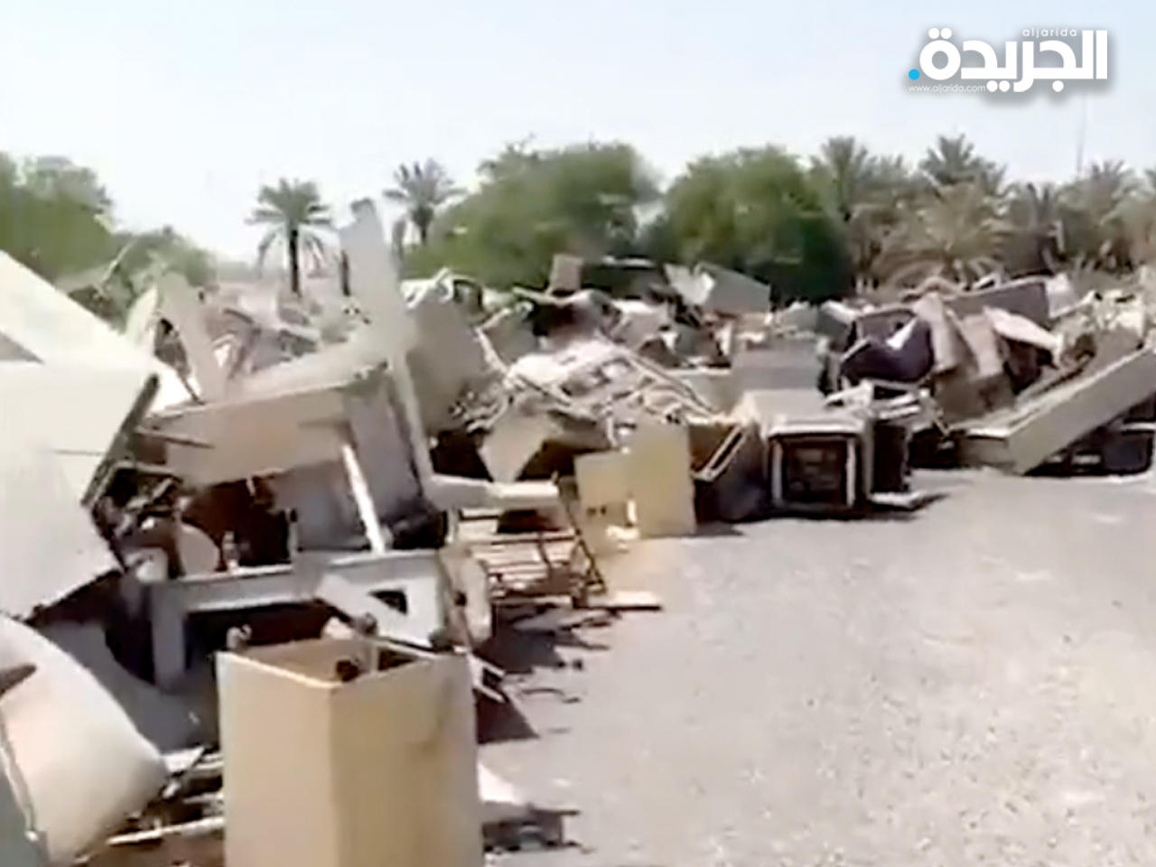 أجهزة وأثاث في أرض فضاء خلف مستشفى الصباح