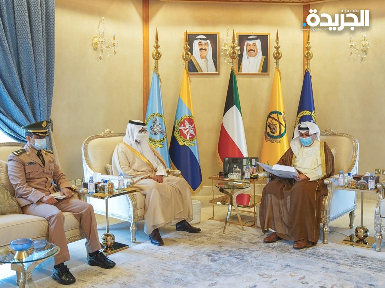 وزير الدفاع يتسلم رسالة خطية من ولي العهد السعودي