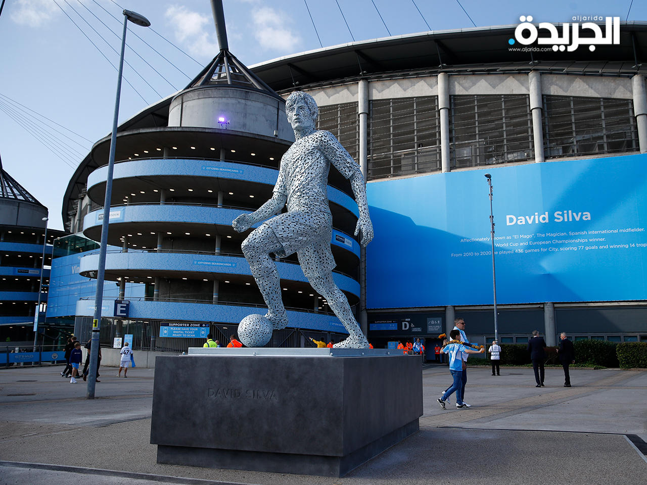 مانشستر سيتي يزيح الستار عن تمثالي كومباني وسيلفا