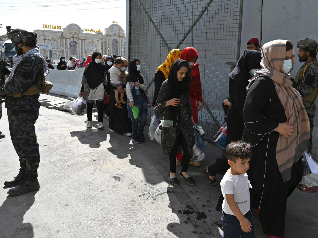 واشنطن أجلت 6800 شخص من أفغانستان خلال 24 ساعة