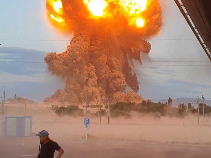 كازاخستان افجارات في مخزن سلاح