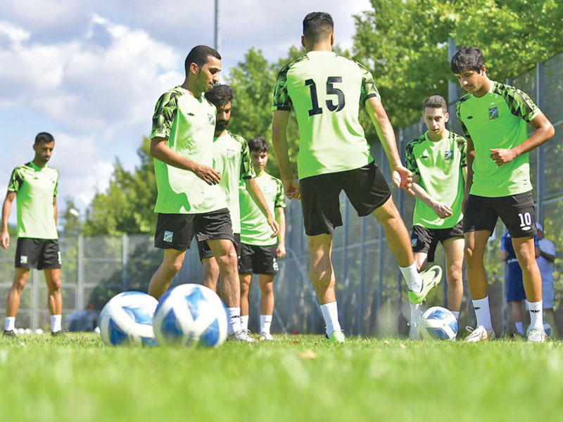 جانب من تدريب الأخضر في المعسكر (تصوير المركز الإعلامي)