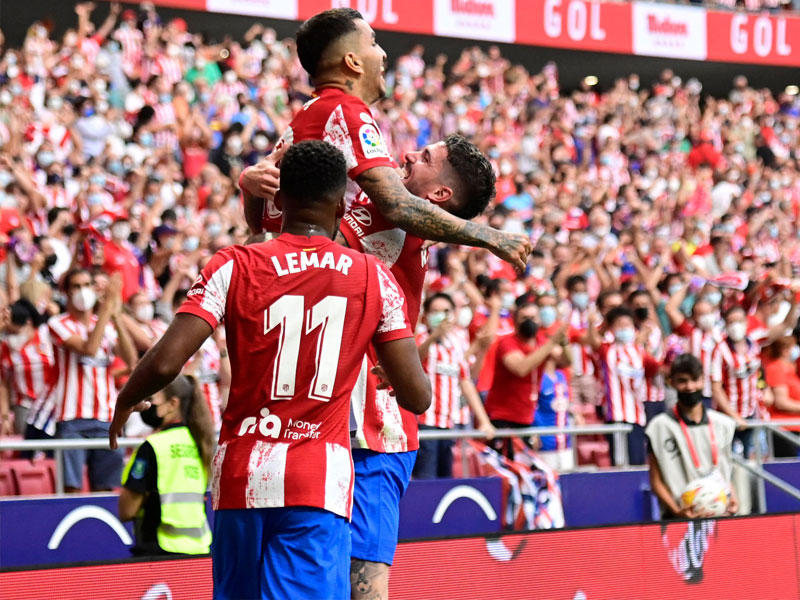 احتفال لاعبي الاتلتيكو 