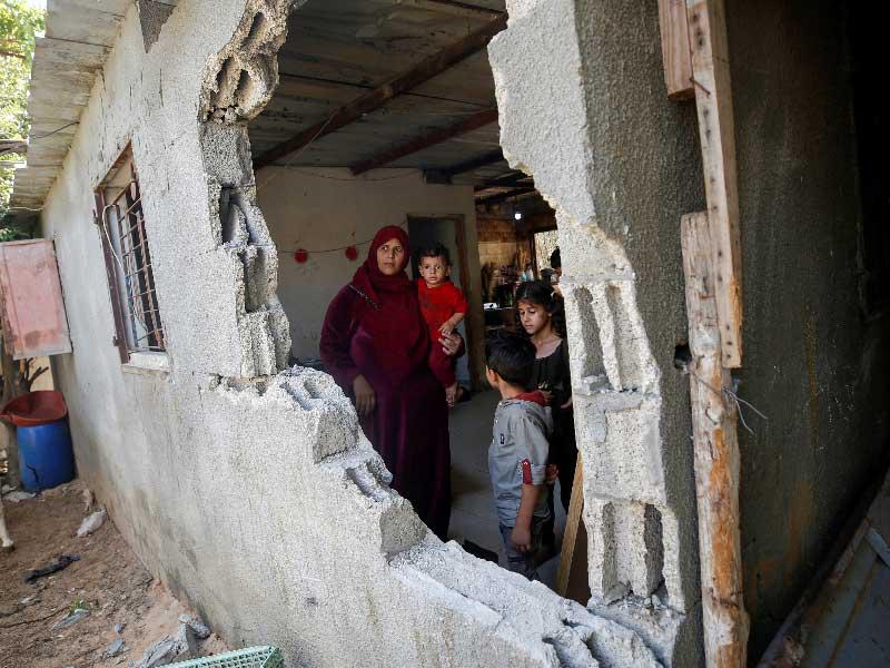 إسرائيل تقصف «حماس» رداً على البالونات