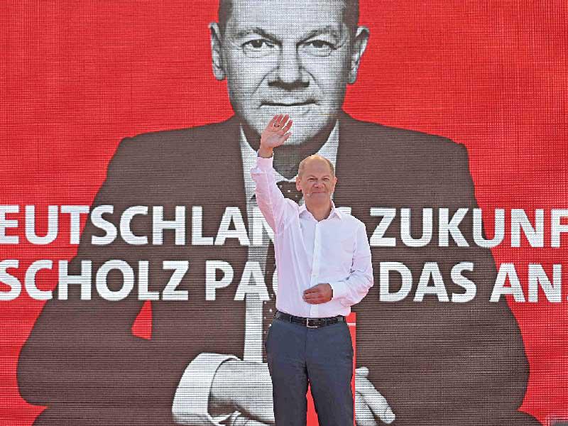 شولتز خلال تجمع مؤيد له في غرب ألمانيا قبل أيام (أ ف ب)