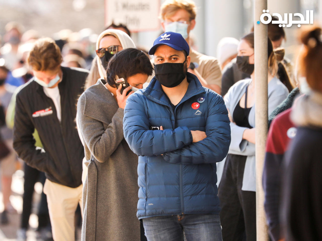 طوابير الانتظار خارج أحد مراكز التطعيم في كيب تاون