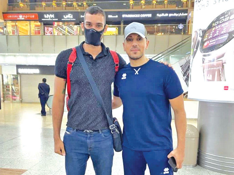 وصول دجالما محترف طائرة القادسية 