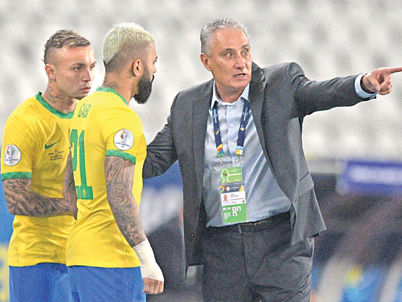 المدرب تيتي خلال لقاء سابق 