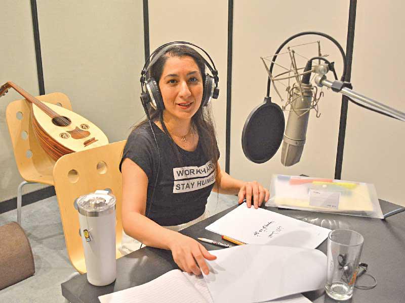 الفنانة إيما شاه