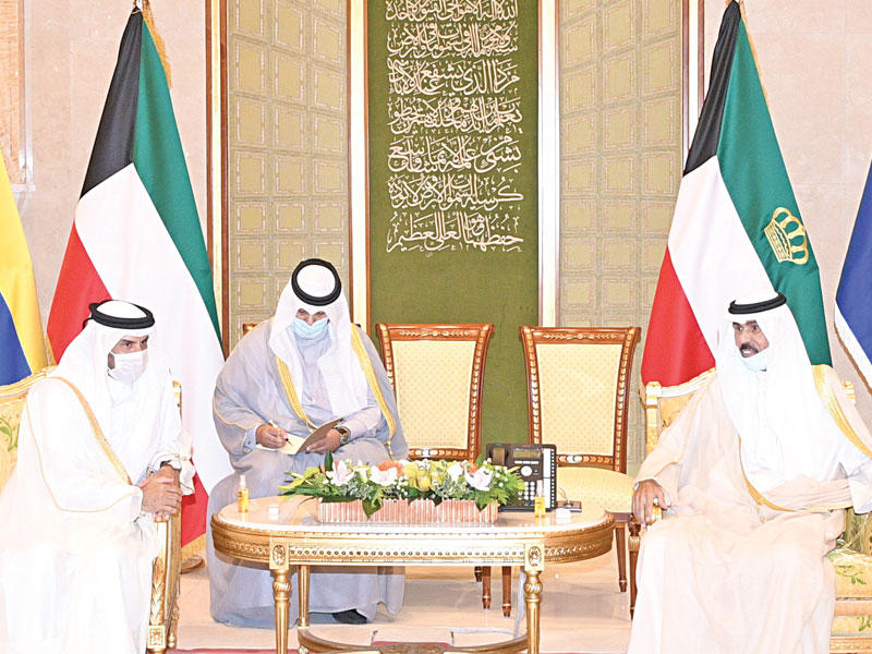 صاحب السمو مستقبلاً السفير القطري أمس