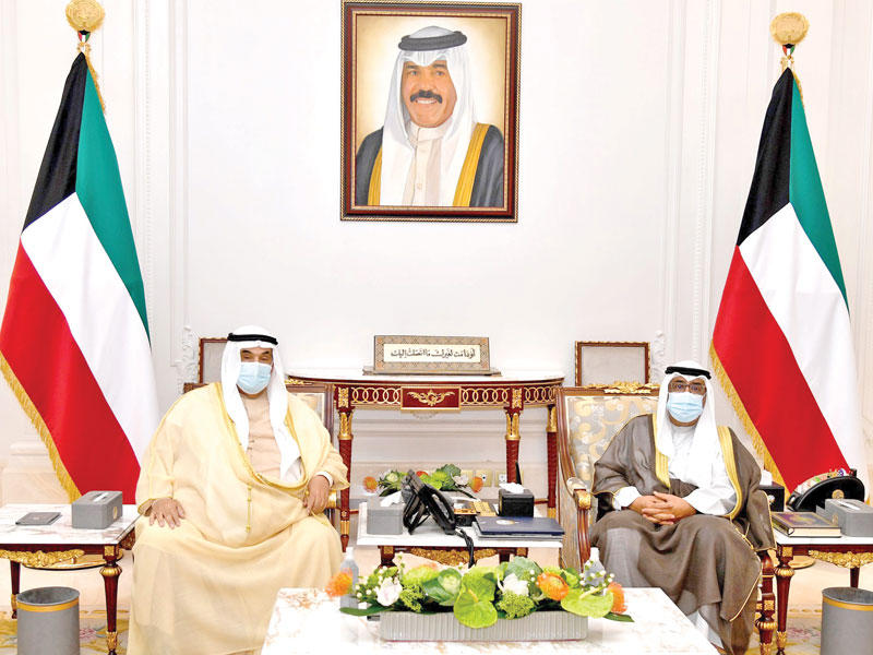 سمو ولي العهد الشيخ مشعل الأحمد مستقبلاً سمو الشيخ ناصر المحمد أمس