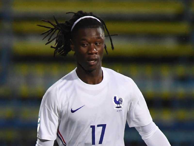  لاعب الوسط الفرنسي الشاب إدواردو كامافينغا