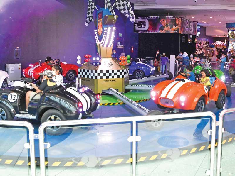 فرحة الأطفال بعودة الألعاب