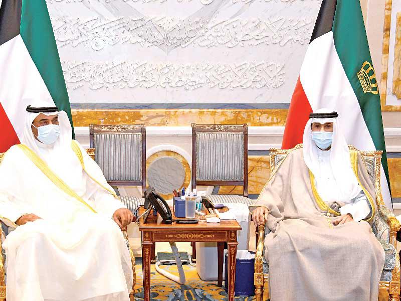   صاحب السمو أمير البلاد الشيخ نواف الأحمد مستقبلاً  رئيس مجلس الوزراء سمو الشيخ صباح الخالد أمس 