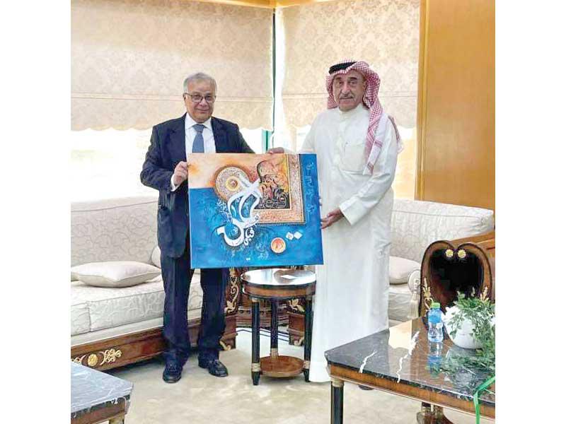  المدير العام للهيئة العامة لشؤون الزراعة والثروة السمكية الشيخ محمد اليوسف  خلال استقباله سفير باكستان أمس