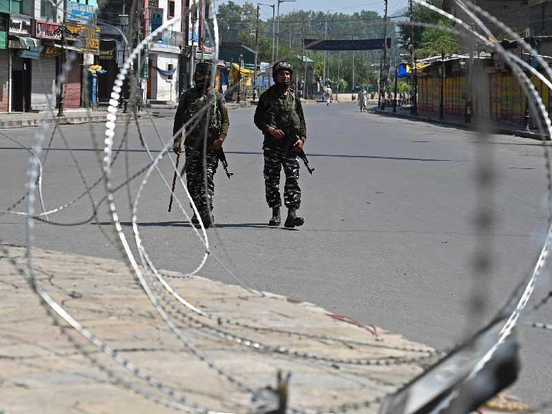 الهند تُغلق كشمير بعد وفاة زعيم انفصالي