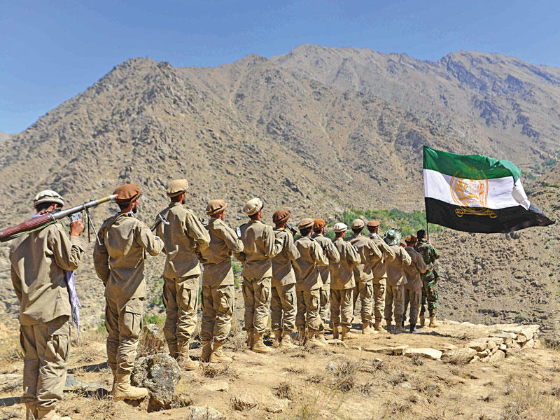 مقاتلون معارضون لطالبان في بنجشير  (أ ف ب)