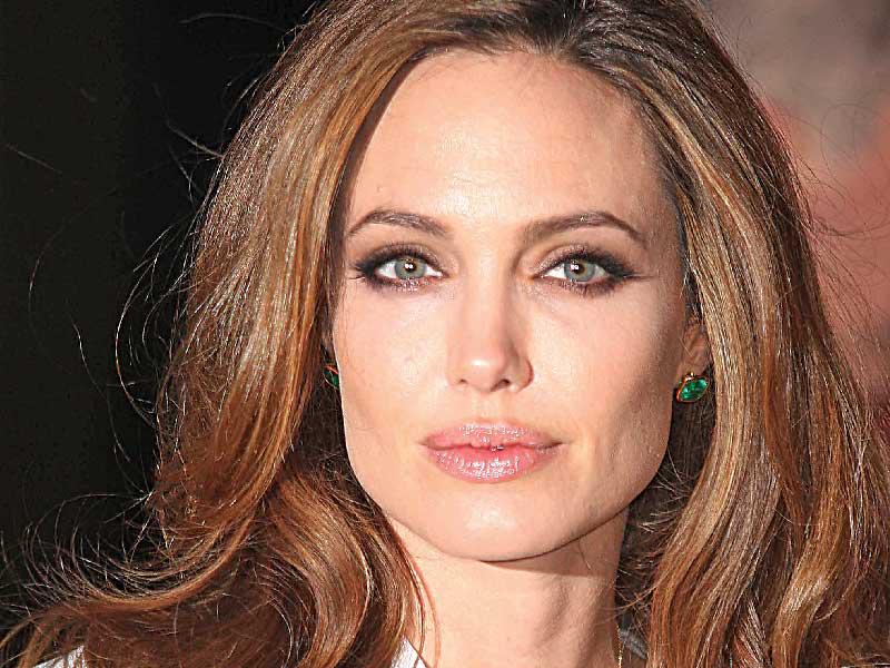 الممثلة أنجلينا جولي