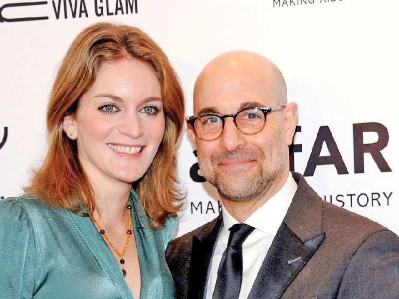 الممثل الأميركي ستانلي توتشي وزوجته