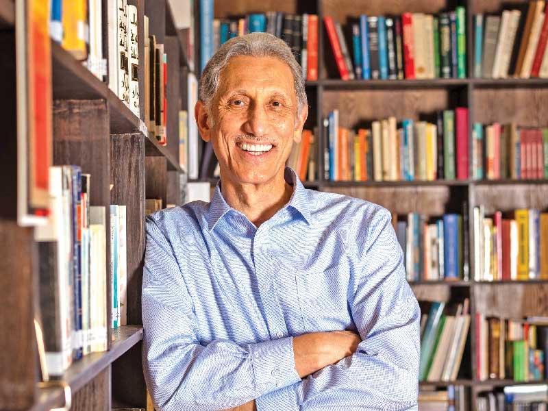 الكاتب طالب الرفاعي