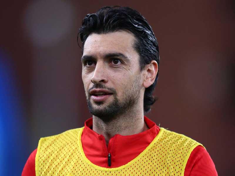  لاعب الوسط الهجومي الأرجنتيني خافيير باستوري