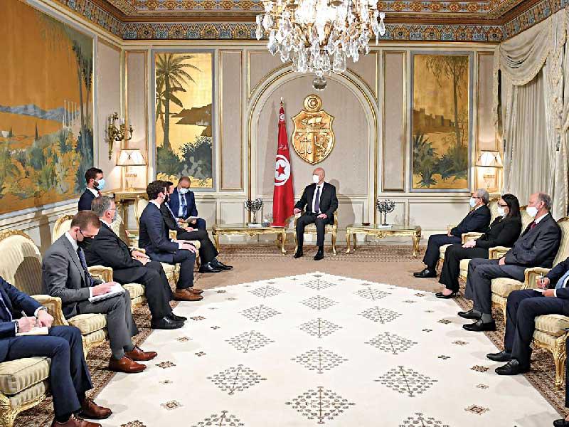 الرئيس التونسي قيس سعيّد خلال لقاء وفدا من مجلس الشيوخ الأميركي