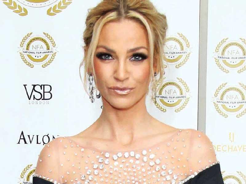 المغنية سارة هاردينغ