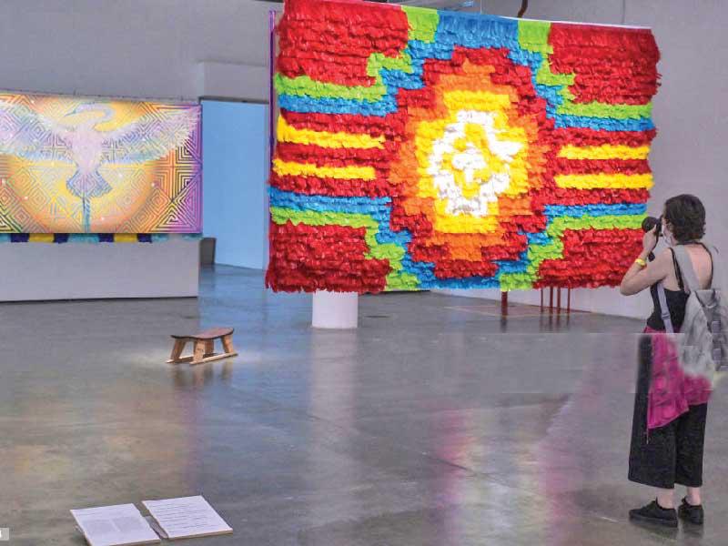 من أعمال المعرض