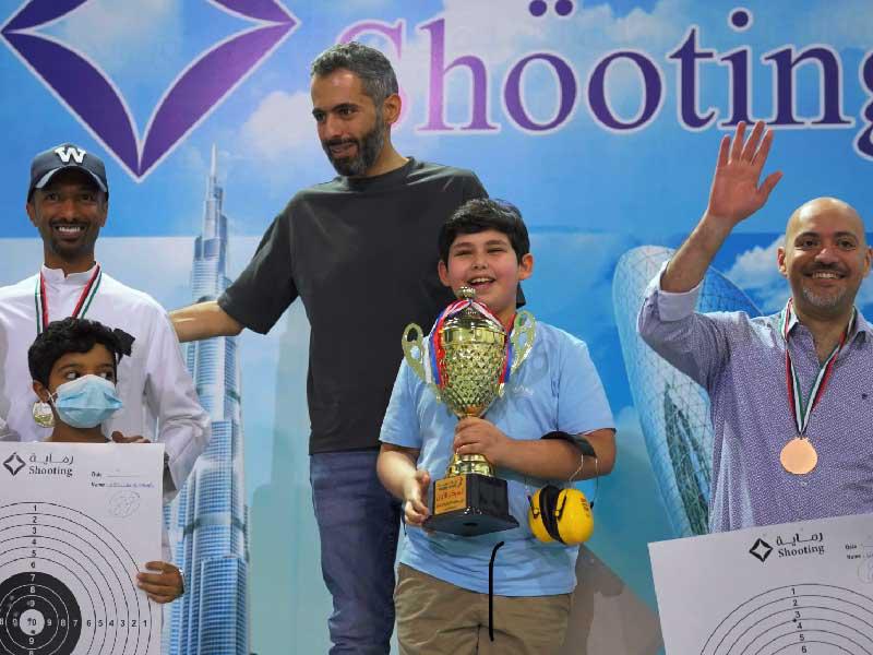 جانب من توزيع  الجوائز في بطولة الرماية