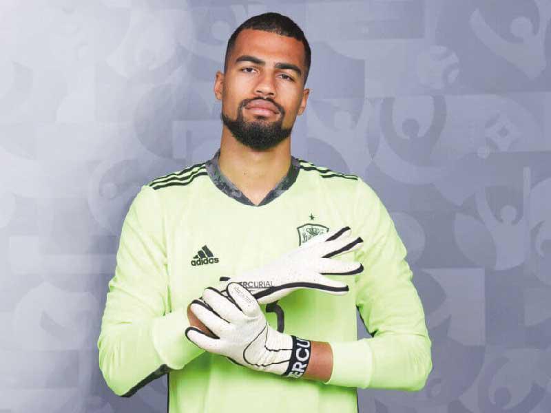  الحارس الإسباني روبرت سانشيز