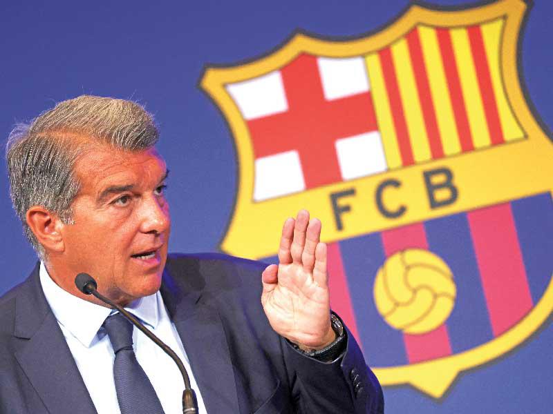 رئيس نادي برشلونة  جوان لابورتا